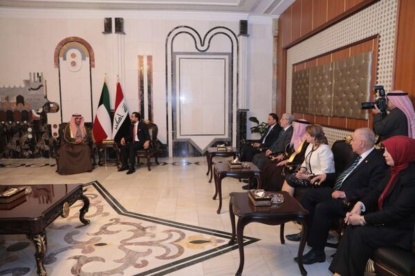 زيارة رئيس مجلس الأمة في دولة الكويت مرزوق علي الغانم، ولقائه مع رئيس مجلس النواب العراقي محمد الحلبوسي، العراق، 28 فبراير/ شباط 2019 - سبوتنيك عربي