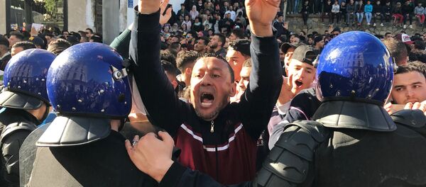 مظاهرات في الجزائر ضد ترشح عبد العزيز بوتفليقة مظاهرات في الجزائر ضد ترشح عبد العزيز بوتفليقة - سبوتنيك عربي