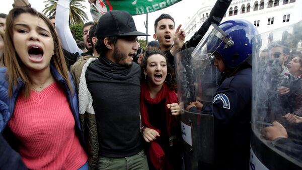 مظاهرات في الجزائر ضد ترشح عبد العزيز بوتفليقة - سبوتنيك عربي