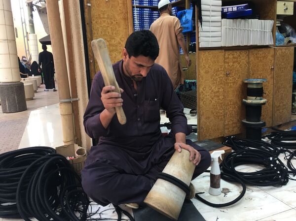 صناعة العقال يدويا صناعة العقال يدويا - سبوتنيك عربي