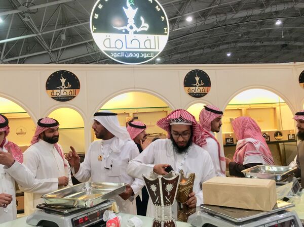 معرض العود والعطور في السعودية معرض العود والعطور في السعودية - سبوتنيك عربي