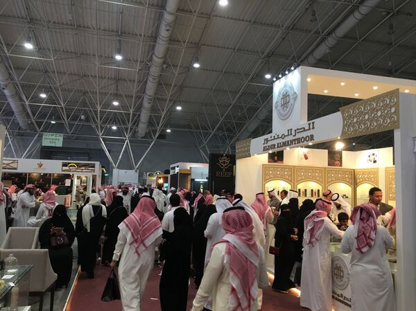 معرض العود والعطور في السعودية معرض العود والعطور في السعودية - سبوتنيك عربي