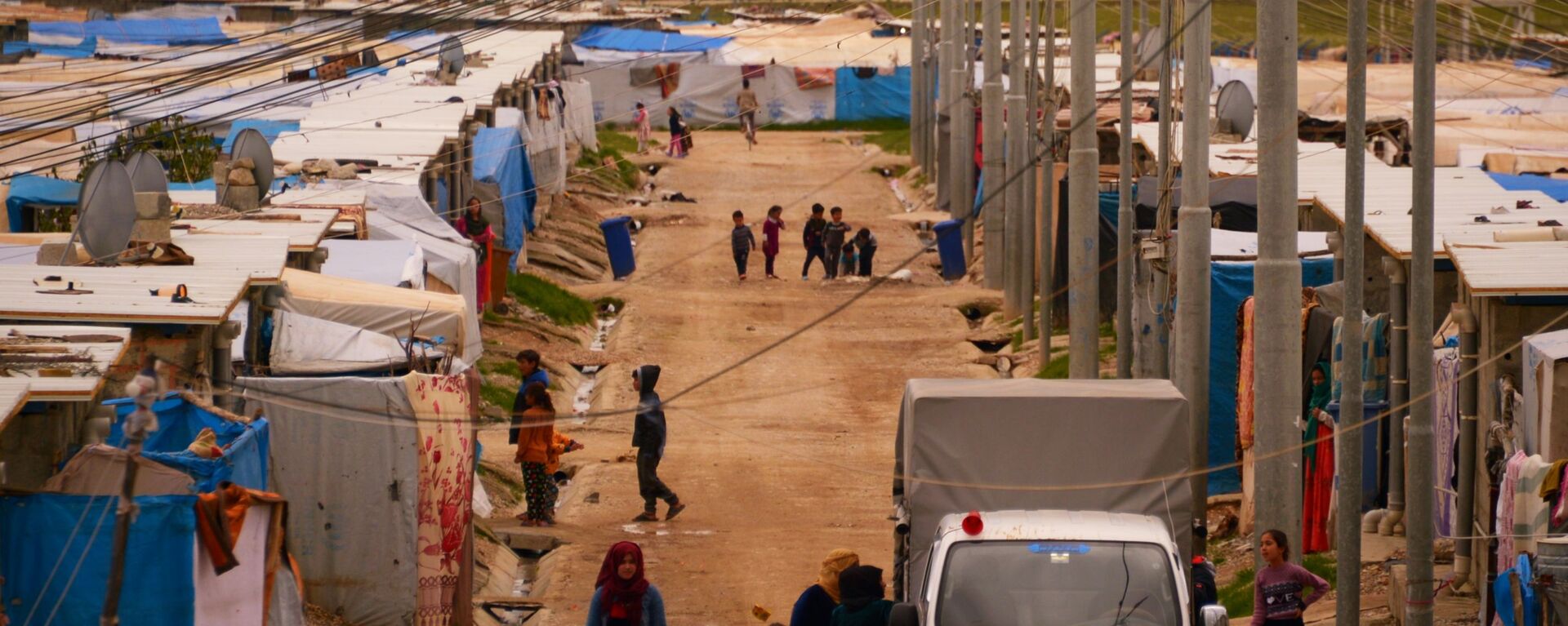 اللاجئون السوريون والعراقيون في مخيم للاجئين/ النازحين بالقرب من السليمانية، كردستان العراق - سبوتنيك عربي, 1920, 02.02.2021