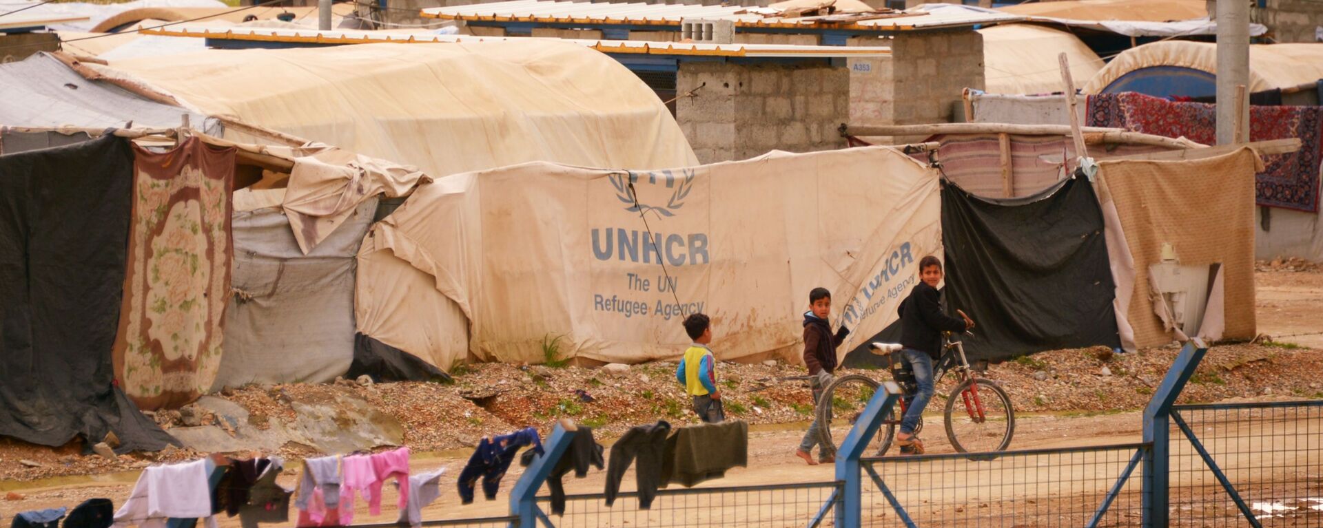اللاجئون السوريون والعراقيون في مخيم للاجئين/ النازحين بالقرب من السليمانية، كردستان العراق - سبوتنيك عربي, 1920, 09.04.2023