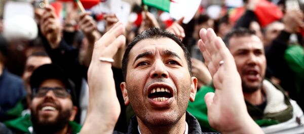 احتجاجات ضد ترشح عبد العزيز بوتفليقة في الجزائر - سبوتنيك عربي