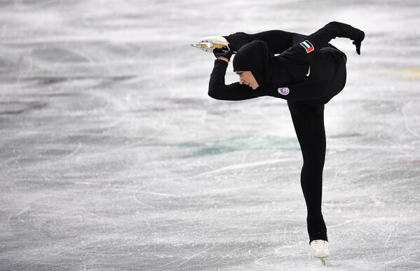 المتزلقة الإماراتية على الجليد زهرة لاري، دورة الألعاب الدولية الجامعية الشتوية، كراسنويارسك، روسيا 2019 - سبوتنيك عربي