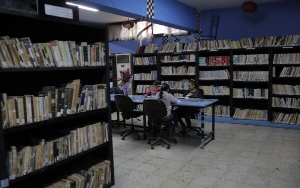 دمشق التبادلية: ضع كتاب وخذ آخر...100 ألف كتاب في أضخم مكتبة مدرسية عربية - سبوتنيك عربي