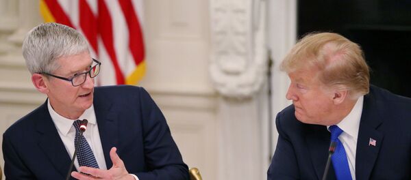 دونالد ترامب في اجتماعه مع تيم كوك - سبوتنيك عربي