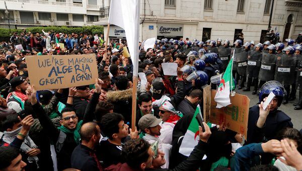 مظاهرات الجزائر ضد عبد العزيز بوتفليقة - سبوتنيك عربي