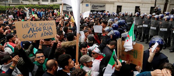 مظاهرات الجزائر ضد عبد العزيز بوتفليقة - سبوتنيك عربي
