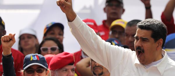 الرئيس الفنزويلي نيكولاس مادورو يخطب في حشد مؤيد له في كاراكاس - سبوتنيك عربي