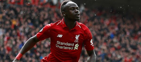 احتفال ساديو ماني مباراة ليفربول وبيرنلي في الدوري الإنجليزي - سبوتنيك عربي