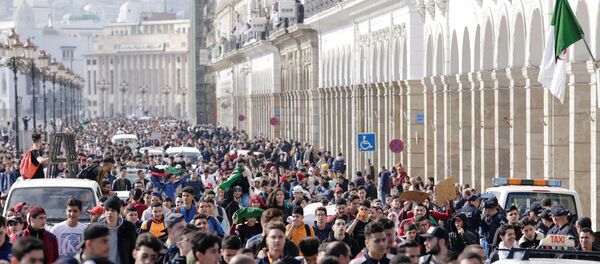 احتجاجات الجزائر بالتزامن مع وصول بوتفليقة احتجاجات الجزائر بالتزامن مع وصول بوتفليقة - سبوتنيك عربي