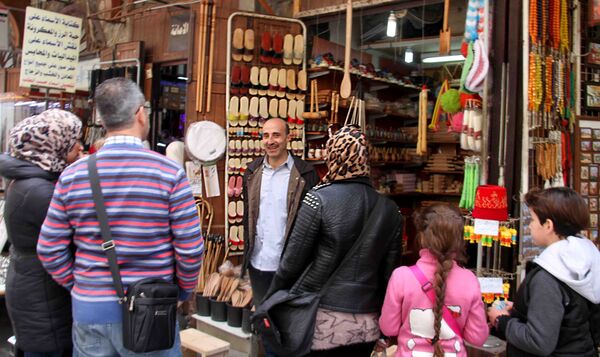 سوري قدم لخطيبته هدية نادرة بـ عيد المرأة - سبوتنيك عربي