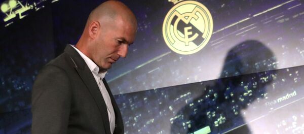 زين الدين زيدان خلال مؤتمر توليه تدريب ريال مدريد - سبوتنيك عربي