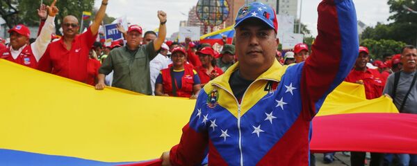 مسيرة لدعم الرئيس الشرعي نيكولاس مادورو لفنزويلا في كراكاس - سبوتنيك عربي