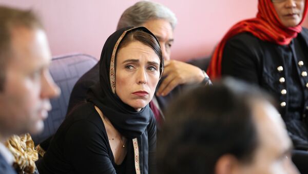 رئيسة الوزراء النيوزيلندية جاسيندا أرديرن تلتقي بممثلي الجالية المسلمة في مركز كانتربري للاجئين في كرايستشيرش - سبوتنيك عربي