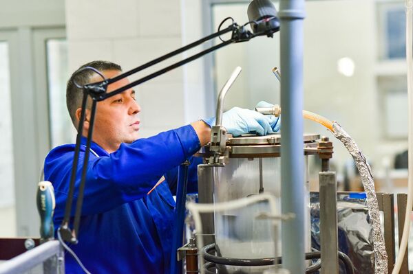 أندريه كوفالسكي، كبير الباحثين في مختبر المواد النانوية غير العضوية - سبوتنيك عربي