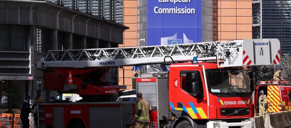 تفتيش المنطقة المحيطة بالمفوضية الأوروبية في بروكسيل - سبوتنيك عربي