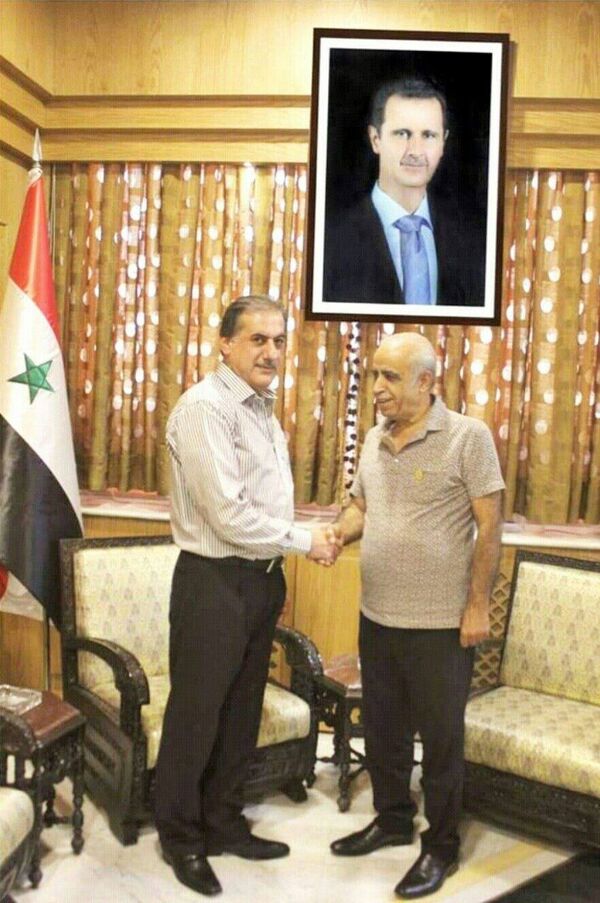  الفنان سمير جركس مكرماً في مكتب محافظ حلب - سبوتنيك عربي