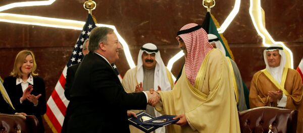 وزير الخارجية الكويتي صباح خالد الحمد الصباح، مع نظيره الأمريكي مايك بومبيو في الكويت - سبوتنيك عربي