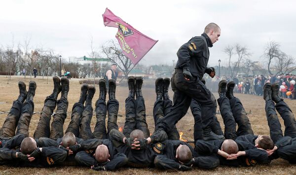 عسكريو وزارة الداخلية في بيلاروسيا خلال الاحتفال بيوم قوات وزارة الداخلية في مينسك، بيلاروسيا 17 مارس/ آذار 2019 - سبوتنيك عربي