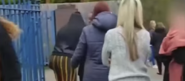 مشاجرة أمام مدرسة - سبوتنيك عربي