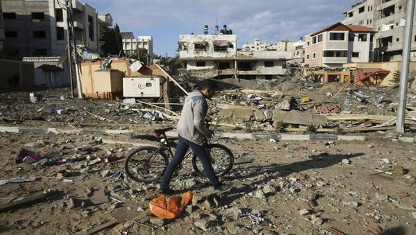 غزة، قطاع غزة، فلسطين - مواطنون غزيون بعد ليلة من قصف الطيران الحربي الإسرائيلي، 26 مارس/ آذار 2019 غزة، قطاع غزة، فلسطين - مواطنون غزيون بعد ليلة من قصف الطيران الحربي الإسرائيلي، 26 مارس/ آذار 2019 - سبوتنيك عربي