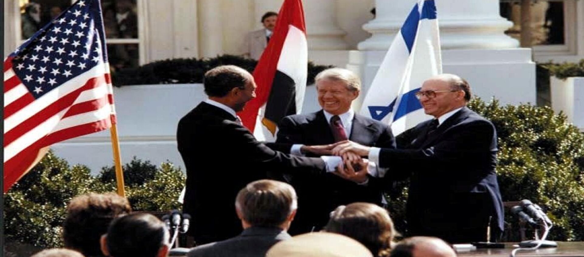 الرئيس المصري أنور السادات والرئيس الأمريكي جيمي كارتر ورئيس الوزراء الإسرائيلي مناحم بيجن توقيع معاهدة كامب ديفيد - سبوتنيك عربي, 1920, 09.07.2021
