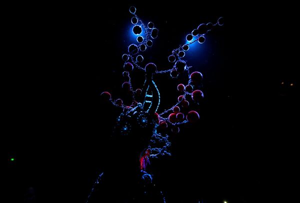 عرض مجموعة أزياء من تصميم Hu Sheguang في إطار أسبوع الموضة في بكين، الصين 25 مارس/ آذار 2019 - سبوتنيك عربي