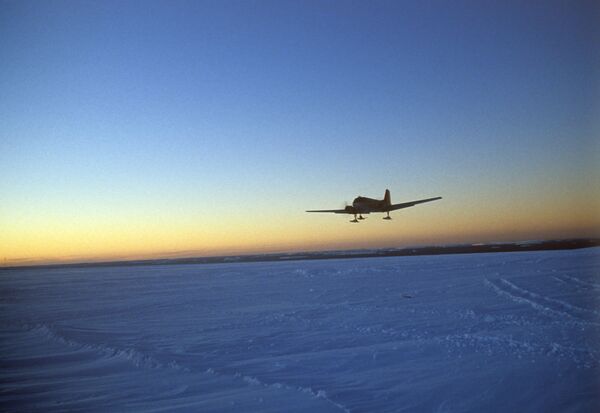 Самолет ИЛ-18  - سبوتنيك عربي