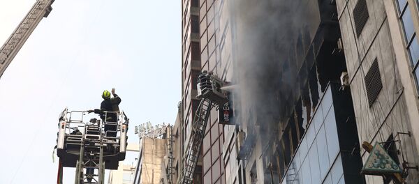حريق برج تجاري في بنغلادش - سبوتنيك عربي