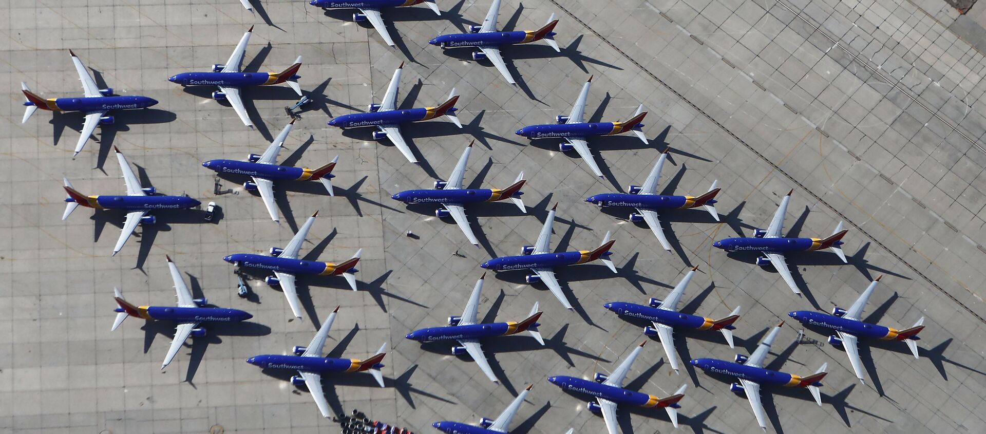 طائرات من طراز بوينغ 737 ماكس التابعة لشركة الطيران ساوث ويست (Southwest Airlines) في مطار فيكتورفيل، كاليفورنيا، الولايات المتحدة 27 مارس/ آذار 2019 - سبوتنيك عربي, 1920, 22.02.2021