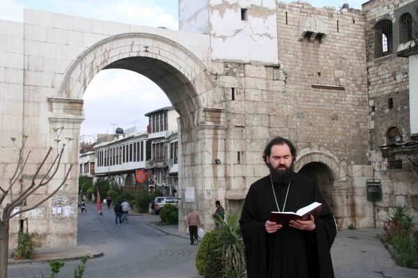 البطريرك فيوفيلاكت يرتل في شوارع دمشق  - سبوتنيك عربي