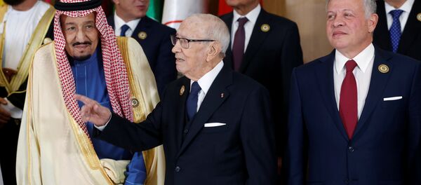 العاهل السعودي الملك سلمان مع الرئيس التونسي الباجي قايد السبسي وأمير الكويت صباح الأحمد الجابر الصباح العاهل السعودي الملك سلمان مع الرئيس التونسي الباجي قايد السبسي وأمير الكويت صباح الأحمد الجابر الصباح - سبوتنيك عربي