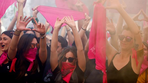 متظاهرات ضد المؤتمر العالمي للأسرة في مدينة فيرونا الإيطالية متظاهرات ضد المؤتمر العالمي للأسرة في مدينة فيرونا الإيطالية - سبوتنيك عربي