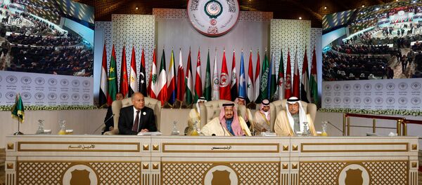 الأمين العام لجامعة الدول العربية أحمد أبو الغيط والعاهل السعودي سلمان بن عبد العزيز ووزير الخارجية السعودي إبراهيم العساف يحضران القمة العربية الـ 30 في العاصمة تونس، تونس 31 مارس/ آذار 2019 - سبوتنيك عربي