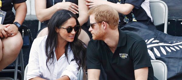 الأمير هاري يجلس بجوار ميغان ماركل - سبوتنيك عربي