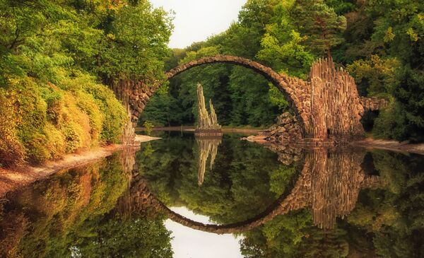 جسر راكوتتزبورسك في حديقة كروملاو في كوبلنتس، ألمانيا - سبوتنيك عربي