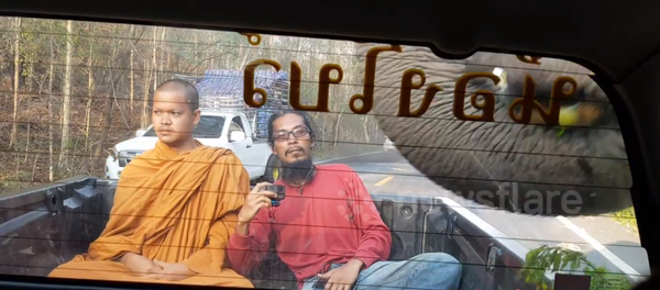 فيل يسرق راهبا بوذيا وزميله - سبوتنيك عربي