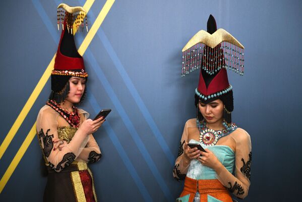 مشاركات في منتدى كراسنويارسك الاقتصادي لعام 2019 في مركز سيبيريا الدولي للمعارض والأعمال - سبوتنيك عربي