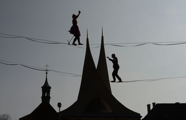 المتجولون أمام دير إماوسيكي في براغ، جمهورية التشيك 1 أبريل/ نيسان 2019 - سبوتنيك عربي