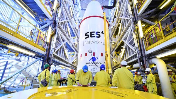 وحدة مع أجهزة الأقمار الصناعية الأوروبية O3b أثناء تثبيتها على مركبة الإطلاق سويوز إس تي -بي - سبوتنيك عربي