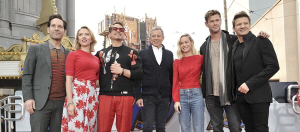 أبطال أفلام أفنجرز في منتجع ديزني لاند بكاليفورنيا، 5 نيسان/أبريل 2019 - سبوتنيك عربي