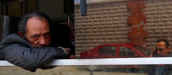 مواطن يركب الترام في الإسكندرية مواطن يركب الترام في الإسكندرية - سبوتنيك عربي