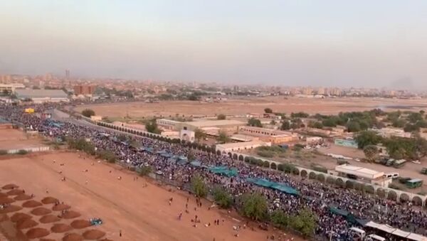 من اعتصام السودان أمام وزارة الدفاع - سبوتنيك عربي