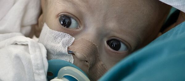 طفل في عناية بالمستشفى - سبوتنيك عربي