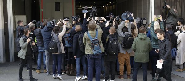 من أمام محكمة ويستمنستر في لندن، اعتقال مؤسس ويكيليكس جوليان أسانج، 11 أبريل/ نيسان 2019 - سبوتنيك عربي