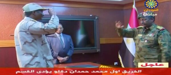 اللواء عبد الفتاح محمد حمدان دقلو اليمين الدستورية كنائب لرئيس المجلس العسكري الانتقالي في الخرطوم - سبوتنيك عربي
