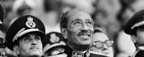الرئيس المصري محمد أنور السادات قبل لحظات من اغتياله الرئيس المصري محمد أنور السادات قبل لحظات من اغتياله - سبوتنيك عربي